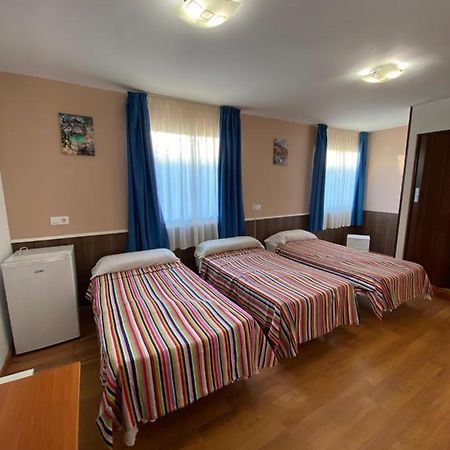 Hostal Urpi-Oklahoma Reus Esterno foto