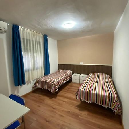Hostal Urpi-Oklahoma Reus Esterno foto