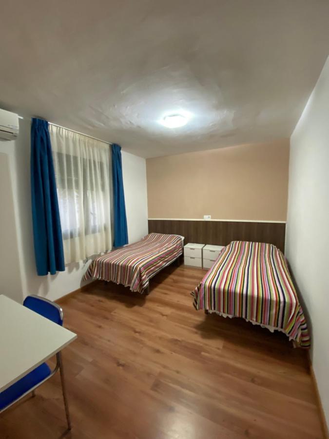 Hostal Urpi-Oklahoma Reus Esterno foto